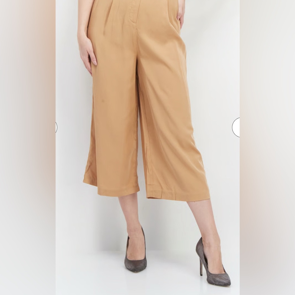 Banana Republic Cropped Tan Pants